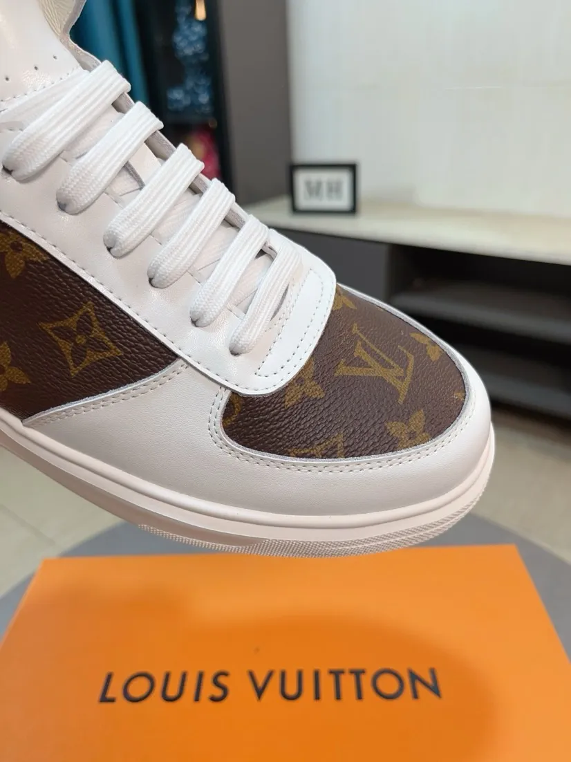 Men's shoes 💰440🌹🌹【LOUIS VUITTON】Same style on Louis Vuitton* official website🚹Men's high-top casual shoes❤️Same style as popular celebrities and big names ~ Best-selling at home and abroad Lv focuses on the checkerboard series...Imported first-layer cowhide with special fabrics➕Full sheep leather lining➕Brand-specific hollow outsole💎Produced by OEM The highest version🔍🔍Number of codes: 38-44,